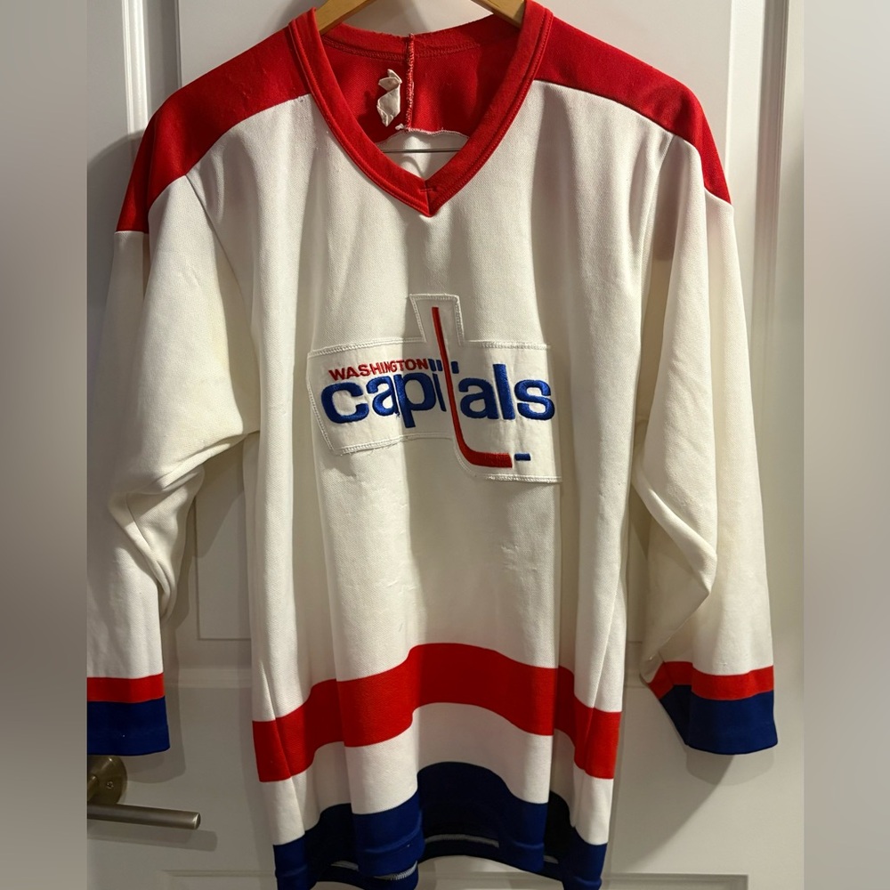 VINTAGE Washington Capitals Jersey (blank)